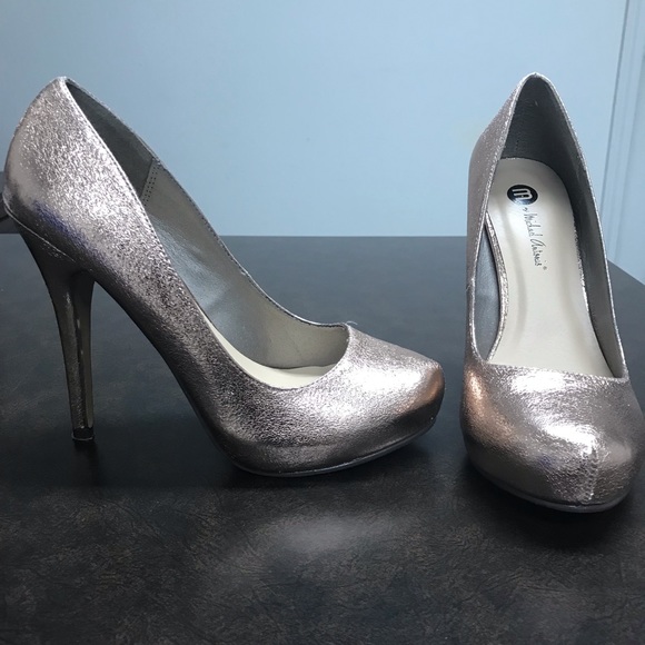 Michael Antonio Rose Gold Heels - Size: 6.5 - Picture 3 of 5